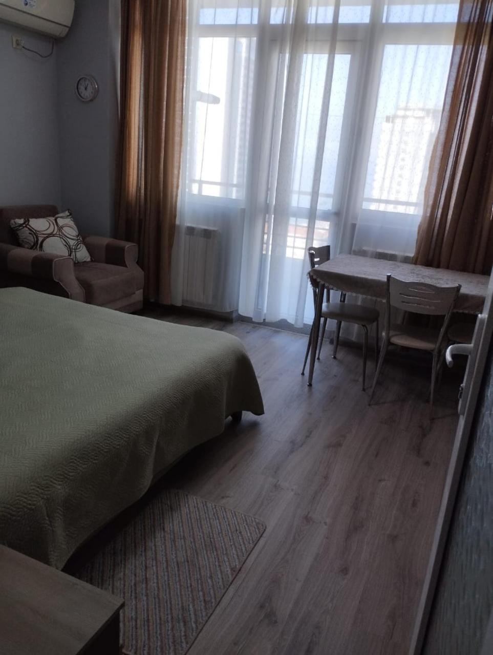 Yalcin Star Residence Apartment 300 Batumi Exterior photo